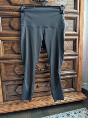 Lululemon Women Wunder Under Crop HR “23 *Scp Gray Size 8